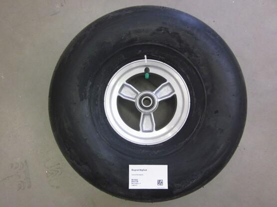 Nose wheel bigfoot (2010)